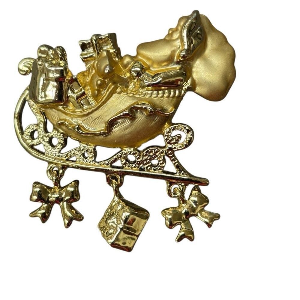 Dancraft Gold Tone Santa Clause In Sleigh Brooch Pin